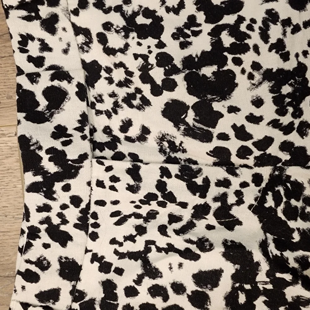 J. Crew White Black Leopard Print Scalloped Linen Cotton Shorts Women's Size 6